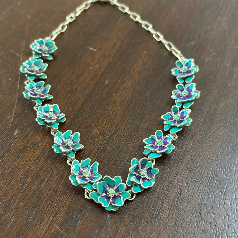 Floral necklace‎